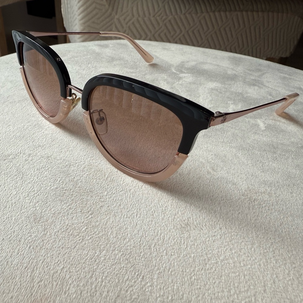 Tory Burch Black and Tan Sunglasses - Picture 4 of 5